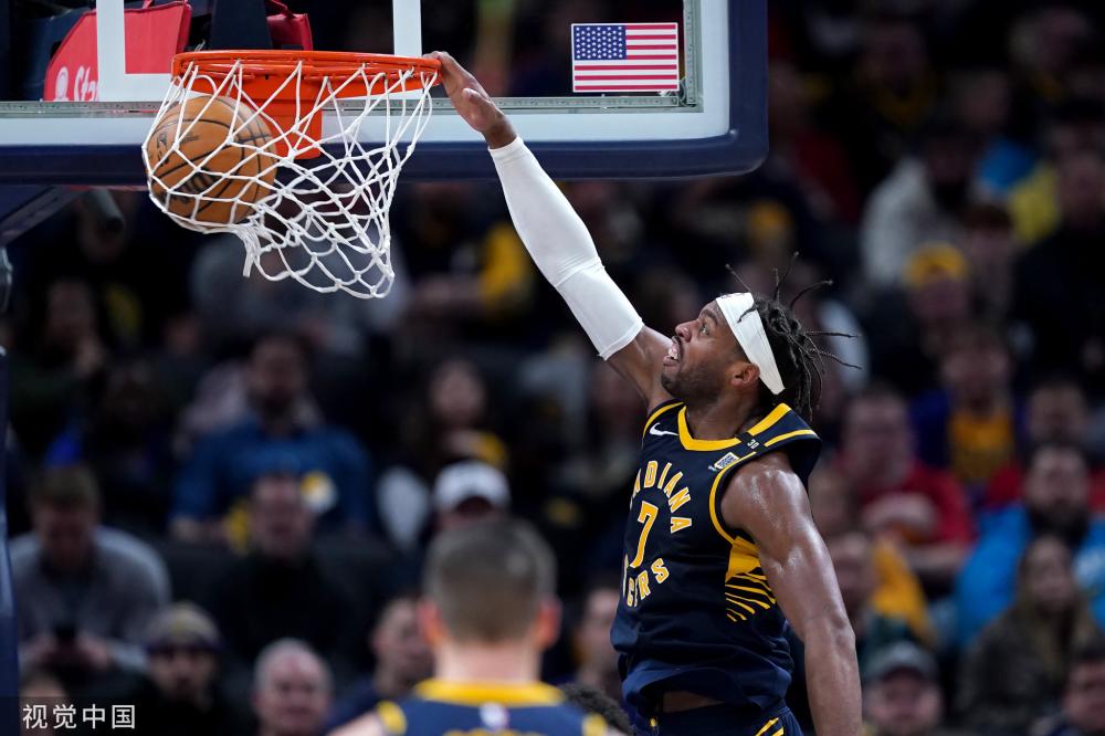 足球比赛中 足球比赛中